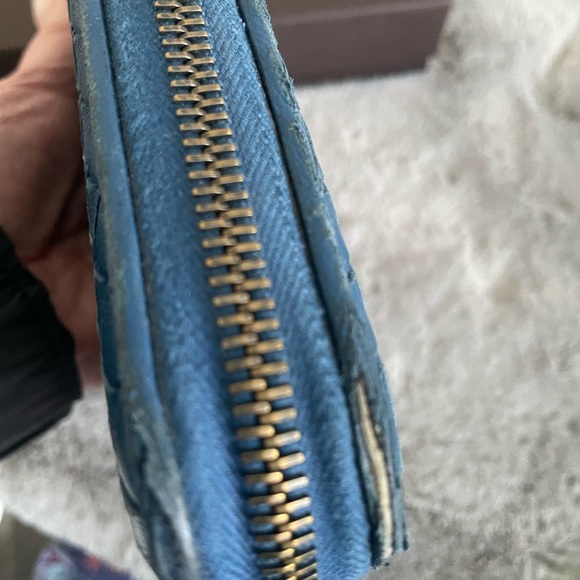 Gently used Bottega Veneta zip wallet - Picture 3 of 9